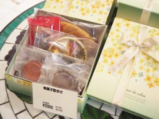 春らしいお箱の、お菓子の詰め合わせのご用意ございます🌸
春は出会いの季節。
お土産に当店のお菓子はいかがでしょうか?
ご来店お待ちしております🌼
#deux_feuilles#ドゥフィーユ#秋田#秋田カフェ#秋田のケーキ屋さん